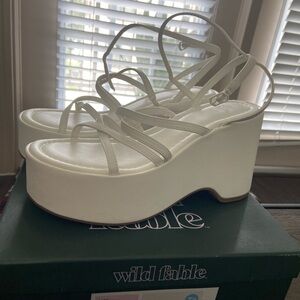 Wild Fable white Liza wedges